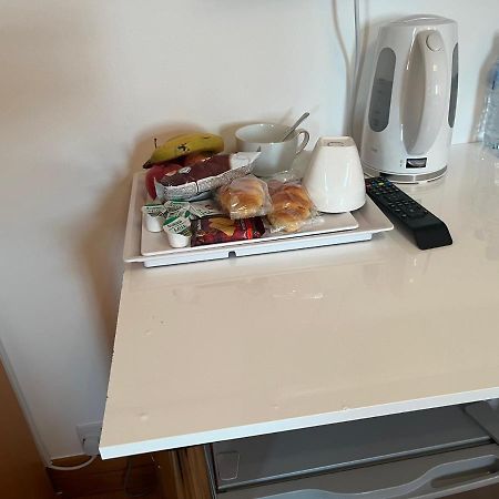 Tj Homes - Double Room With Single Bed - 3 Min To Tube Station - London Ruislip Ngoại thất bức ảnh